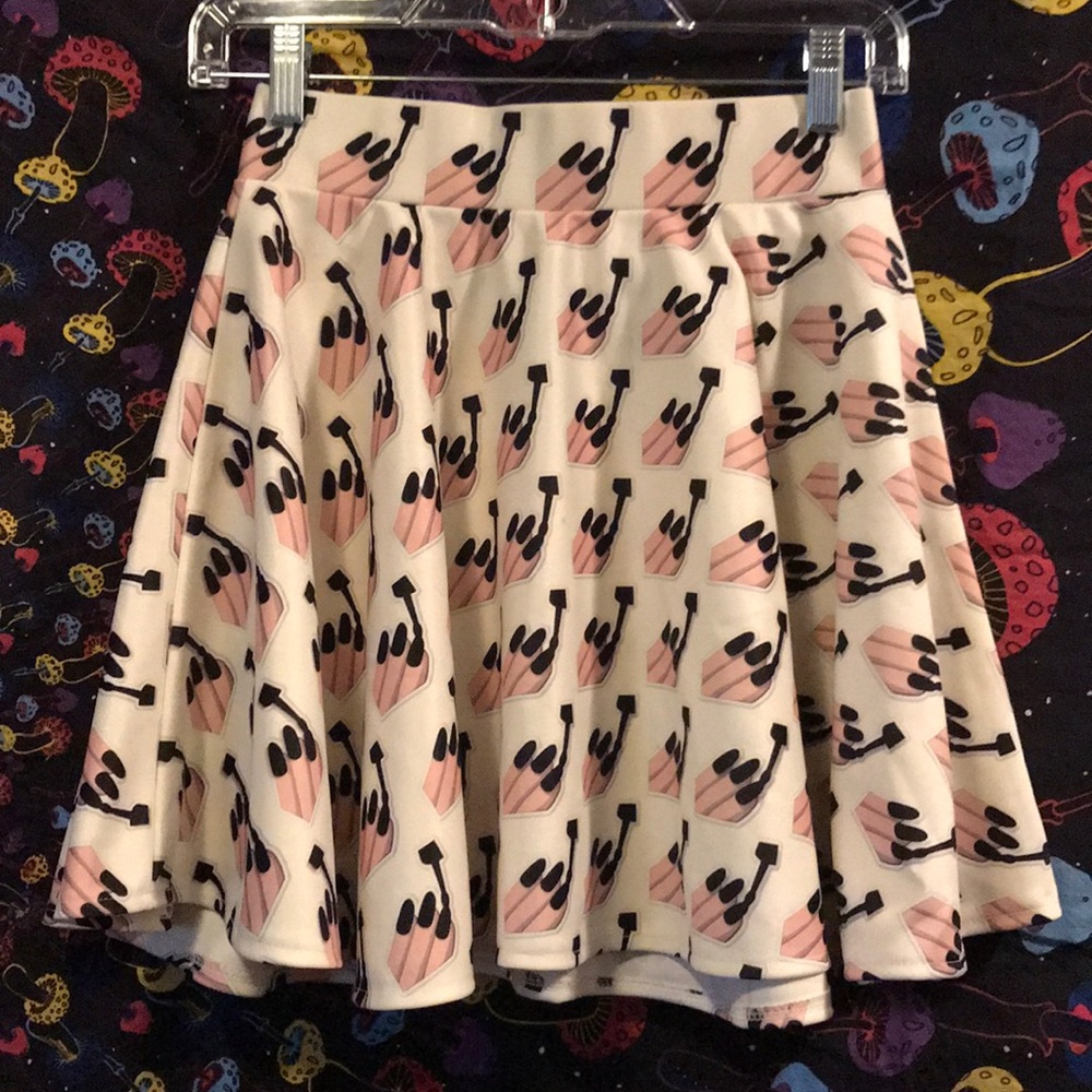 omighty white skirt emoji 💅🏻